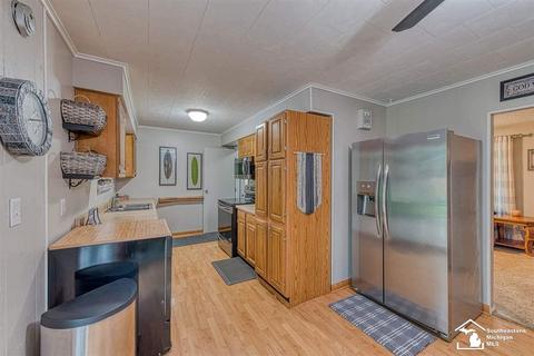 308 Donnalee Dr, Monroe, MI 48162 photo 12