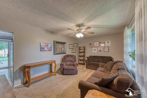 308 Donnalee Dr, Monroe, MI 48162 photo 4