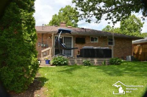 308 Donnalee Dr, Monroe, MI 48162 photo 3