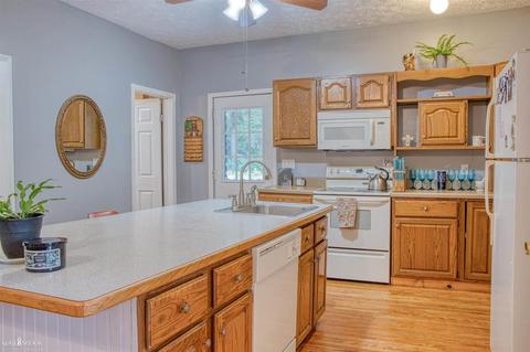1209 E Oliver, Owosso, MI 48867 photo 2
