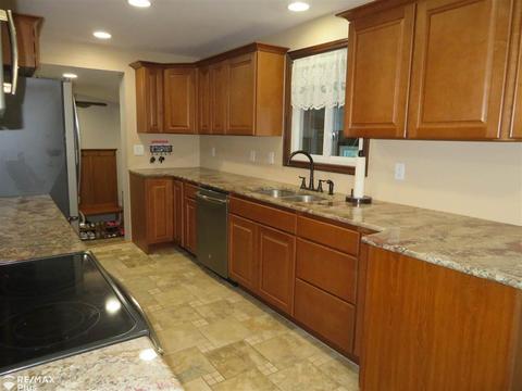 9063 Coughlin Dr, Davison, MI 48423 photo 3