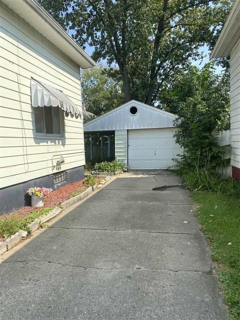 4820 Edwards Ave, Flint, MI 48505 photo 2