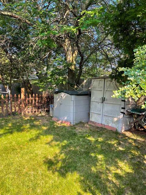 2004 Crestbrook Ln, Flint, MI 48507 photo 4