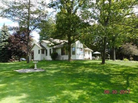 5645 Rough Ct, Gladwin, MI 48624 photo 2