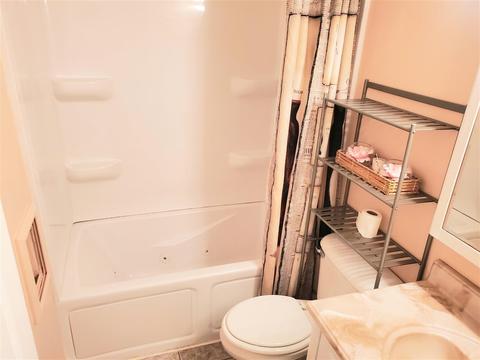 5095 E Carpenter Rd, Flint, MI 48506 photo 16