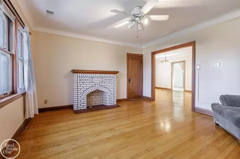 795 St Clair, Grosse Pointe, MI 48230 photo 21