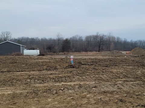 13215 Country Club Dr, Linden, MI 48451