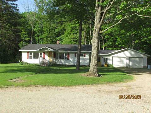 452 N Clare, Harrison, MI 48625