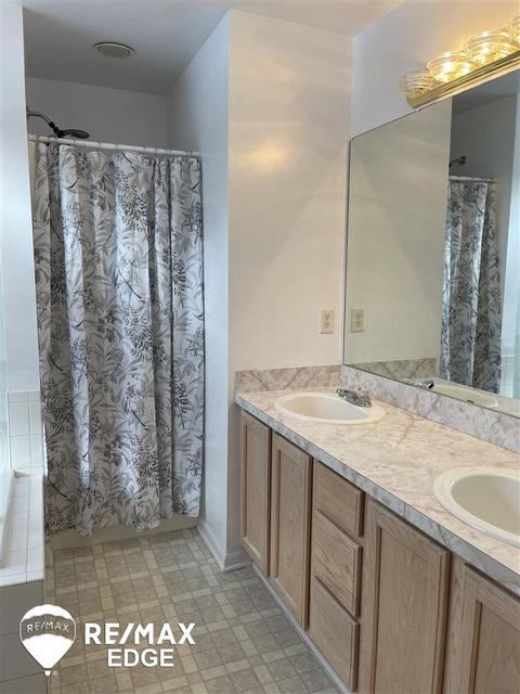9123 Pembrook Dr, Davison, MI 48423 photo 24