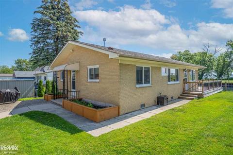 10081 St John Dr, Algonac, MI 48001 photo 8