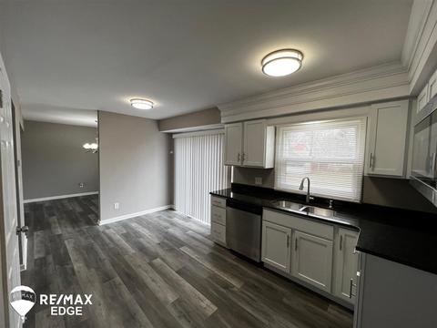 1393 Williamsburg, Flint, MI 48507 photo 6