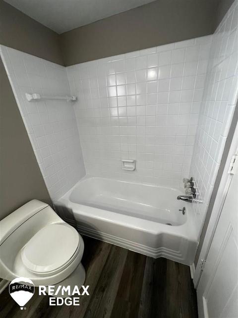 1393 Williamsburg, Flint, MI 48507 photo 12