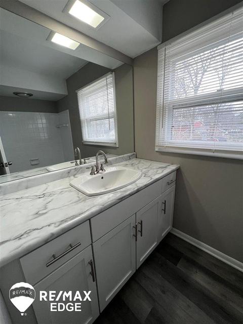 1393 Williamsburg, Flint, MI 48507 photo 13