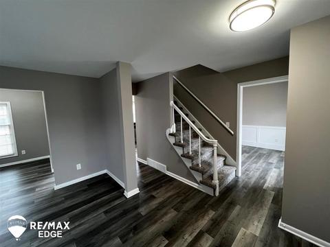 1393 Williamsburg, Flint, MI 48507 photo 3