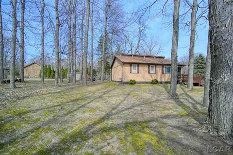 1866 Dawson Dr, Adrian, MI 49221 photo 2
