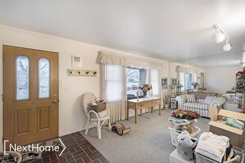 605 Cherrywood, Flushing, MI 48433 photo 4