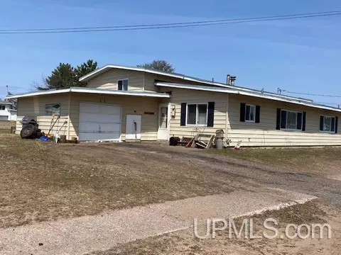 105 107 Crusader, Gwinn, MI 49841 photo 1
