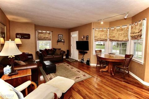 306 Oak, Flushing, MI 48433 photo 5