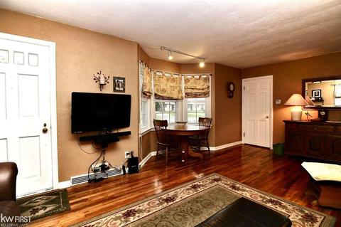 306 Oak, Flushing, MI 48433 photo 8