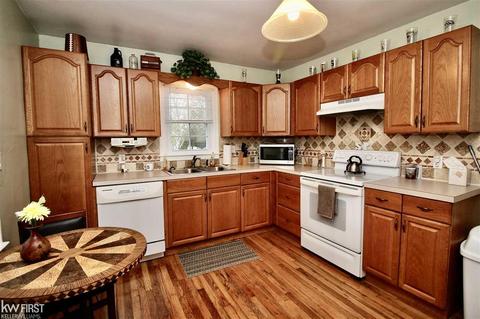 306 Oak, Flushing, MI 48433 photo 2