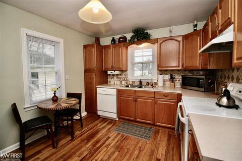 306 Oak, Flushing, MI 48433 photo 3