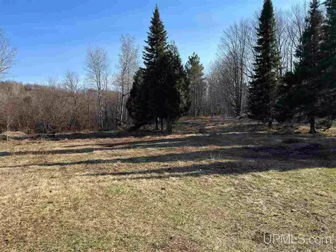 484 Ready, Ishpeming, MI 49849 photo 2