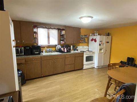 307 W Division, Ishpeming, MI 49849 photo 4