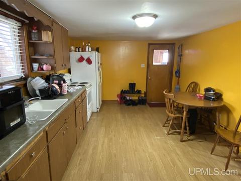 307 W Division, Ishpeming, MI 49849 photo 5