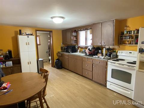 307 W Division, Ishpeming, MI 49849 photo 3