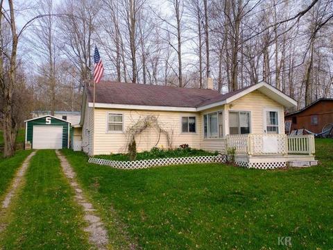 1059 Crestview Dr, Harrison, MI 48625 photo 1