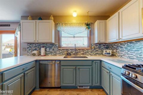 833 Star Dr, Davison, MI 48423 photo 3
