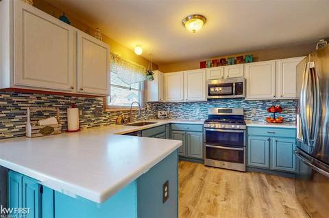 833 Star Dr, Davison, MI 48423 photo 2