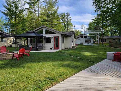 3266 Pinehurst Dr, Gladwin, MI 48624 photo 1