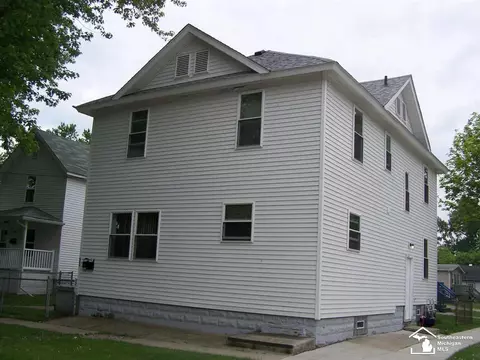 902 E 8th, Monroe, MI 48161 photo 2