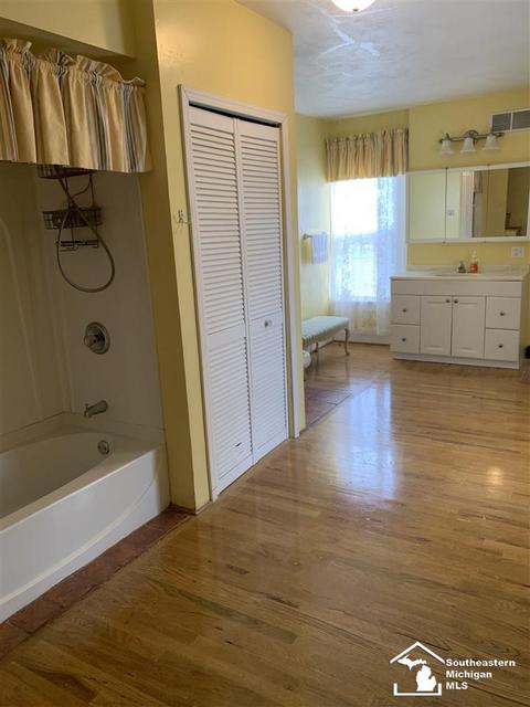 202 Cass St, Monroe, MI 48161 photo 5