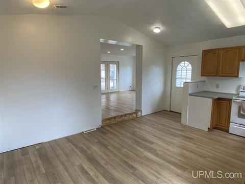350 River St, Ishpeming, MI 49849 photo 5