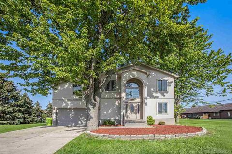 45710 Tilch, Macomb, MI 48044 photo 2