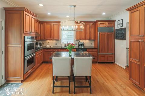 744 University Pl, Grosse Pointe, MI 48230 photo 9