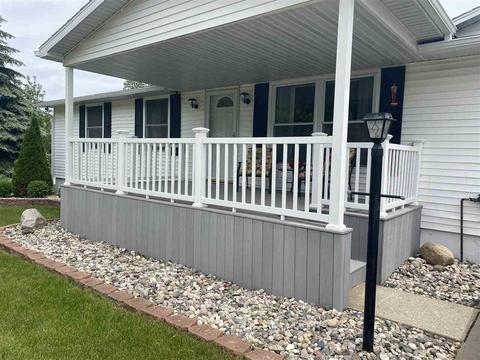 430 N Fourth St, Harrison, MI 48625 photo 1