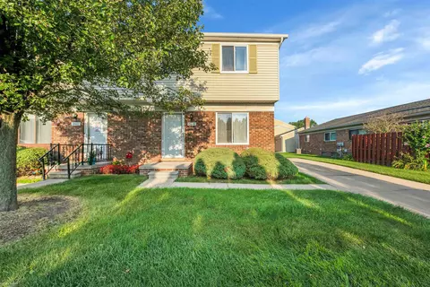29451 Brittany Ct W, Roseville, MI 48066