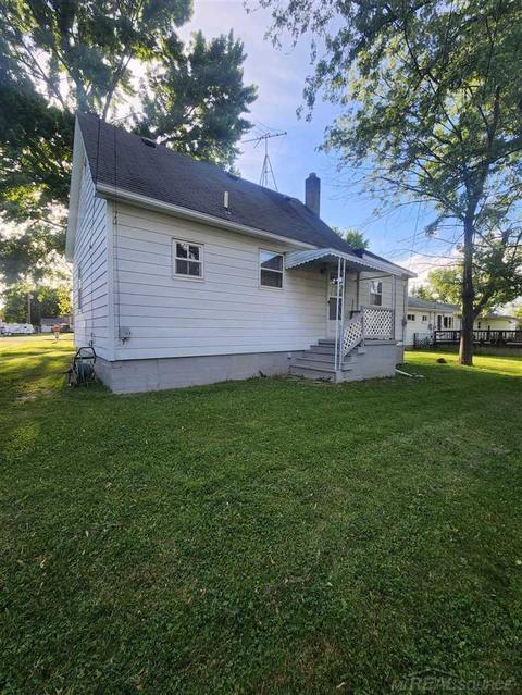 1109 Whiting, Saint Clair, MI 48079 photo 27