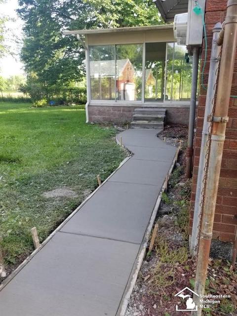 1884 N Monroe St, Monroe, MI 48162 photo 5