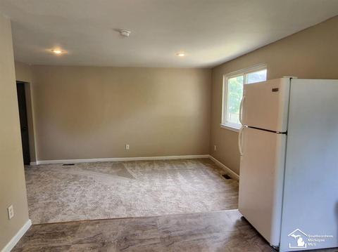 30546 Leroy St, Romulus, MI 48174 photo 6