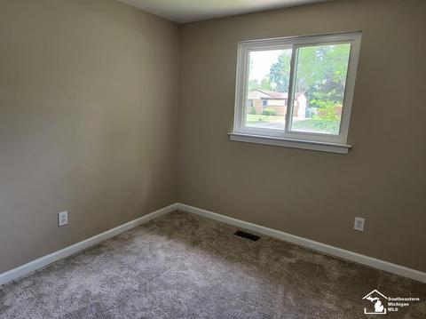 30546 Leroy St, Romulus, MI 48174 photo 9
