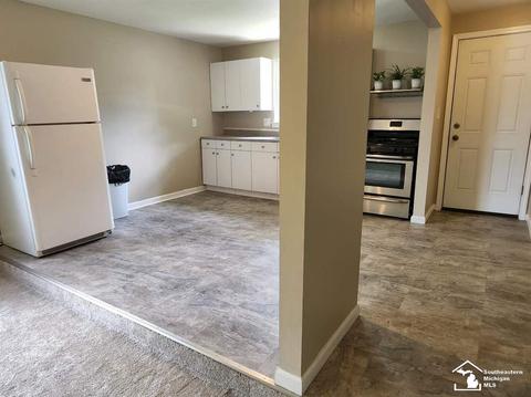 30546 Leroy St, Romulus, MI 48174 photo 7