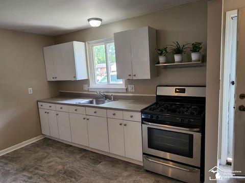30546 Leroy St, Romulus, MI 48174 photo 2