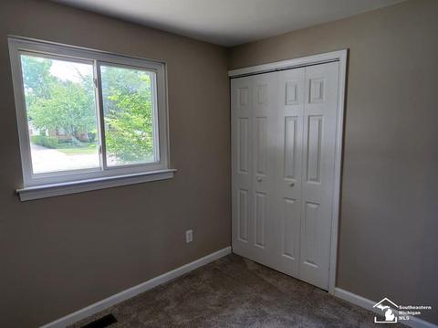 30546 Leroy St, Romulus, MI 48174 photo 10