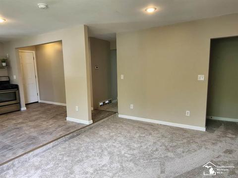30546 Leroy St, Romulus, MI 48174 photo 5