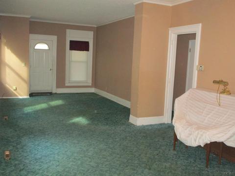 146 E Butler St, Adrian, MI 49221 photo 5