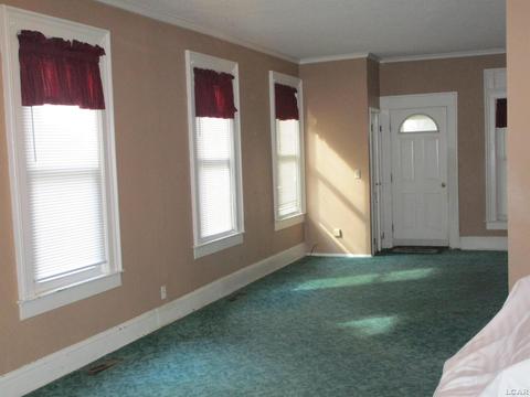 146 E Butler St, Adrian, MI 49221 photo 4